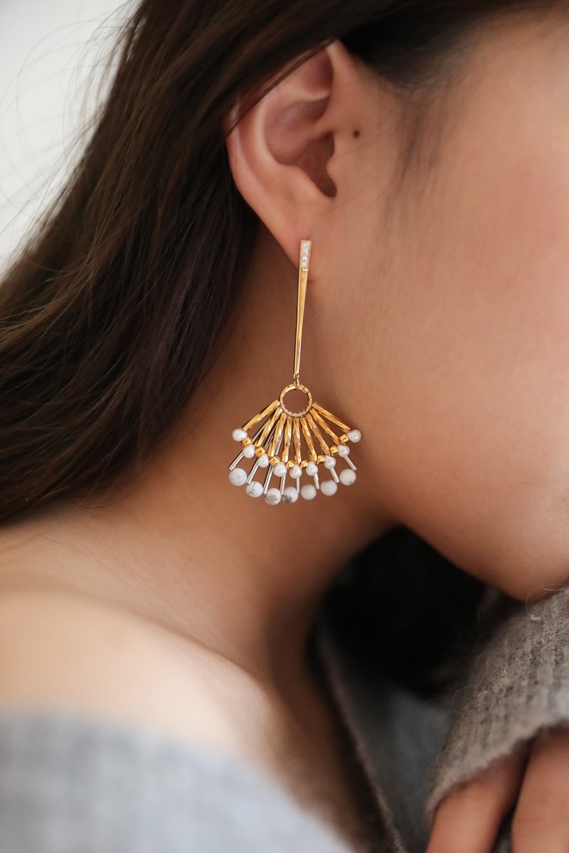 Layered Fan Drop Earrings - ต่างหู - วัสดุอื่นๆ สีใส