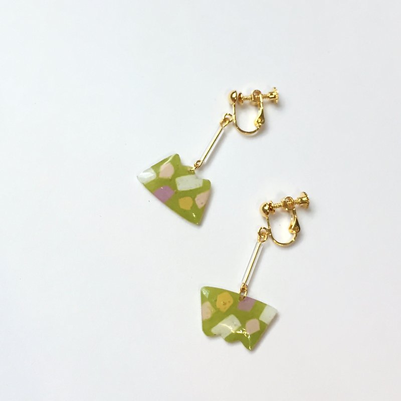 Matcha biscuit clip/pin earrings - Earrings & Clip-ons - Plastic Green