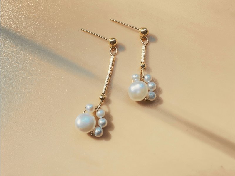 18K金珍珠手作造型耳環 獨立原創設計 日韓同款 聖誕必備 送禮 ! - 耳環/耳夾/耳骨夾 - 貴金屬 金色