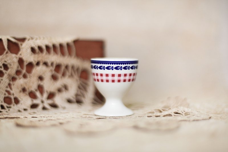[Good day fetish] Netherlands VINTAGE red grid pattern egg cup - Pottery & Ceramics - Pottery White