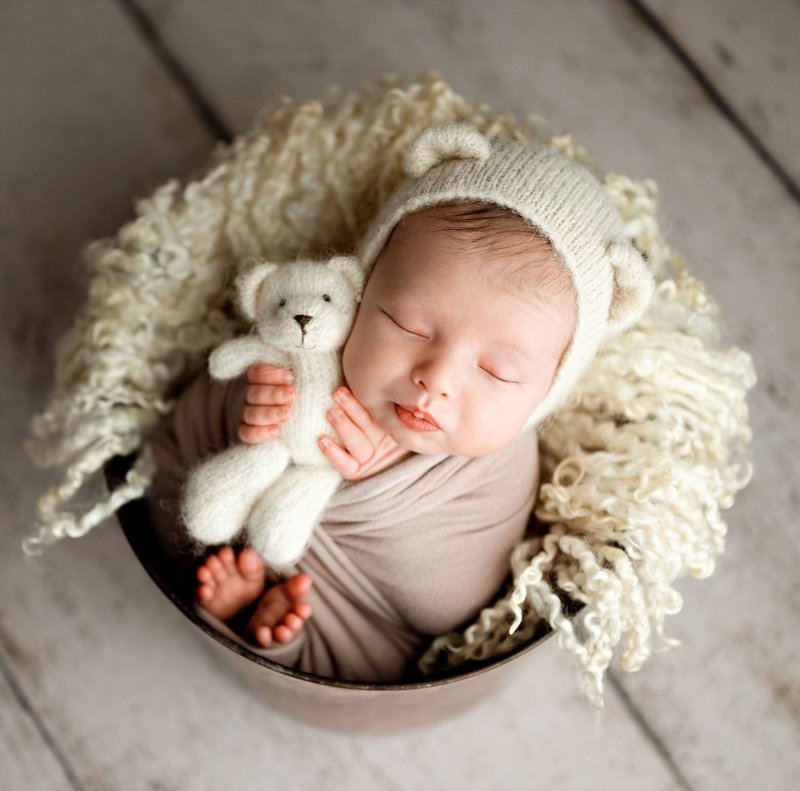 Newborn photo prop set: teddy bear and bonnet - Baby Accessories - Wool 