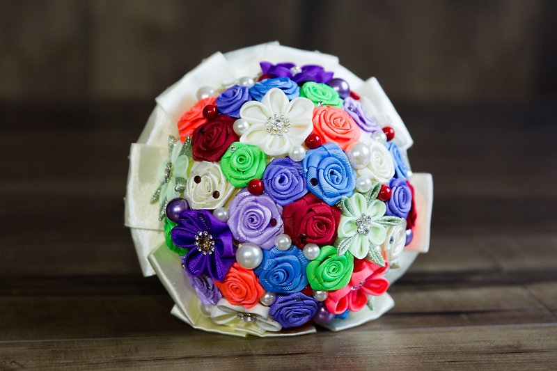 婚禮的多彩多姿的花束。 明亮且易於使用。 採用獨特的 Kanzashi - 其他 - 其他材質 多色