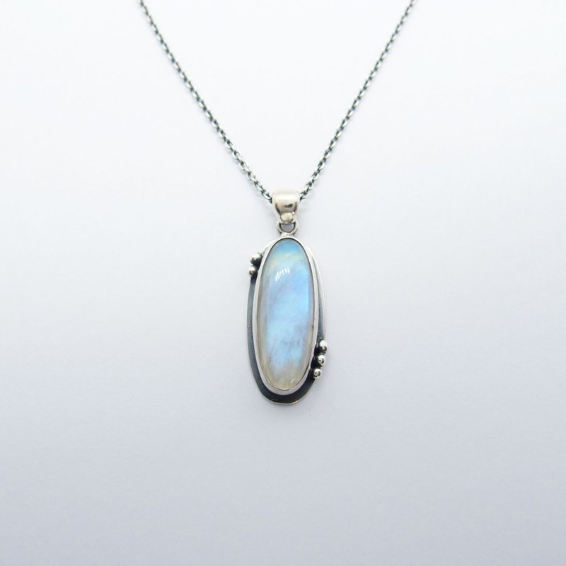 [Classic Series 16] Long Oval Moonstone 925 Silver Necklace - สร้อยคอ - เครื่องเพชรพลอย สีน้ำเงิน