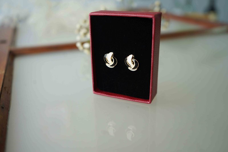 Japanese groceries-black and white with crescent moon enamel antique clip-on earrings - Earrings & Clip-ons - Enamel Black