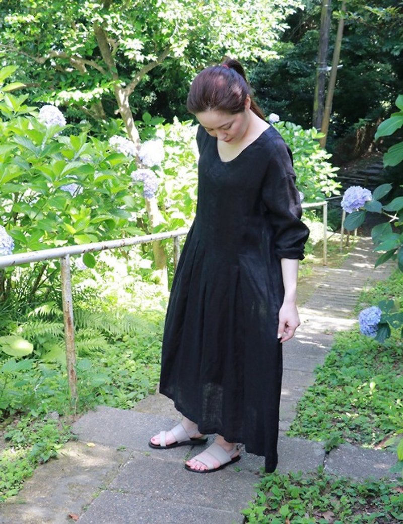 ブラックリネンのワンピース - 連身裙 - 棉．麻 黑色