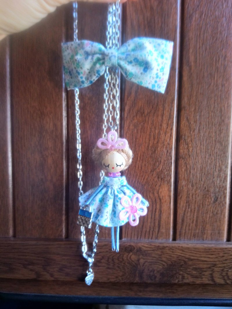 人形のネックレス - ネックレス - 木製 ピンク
