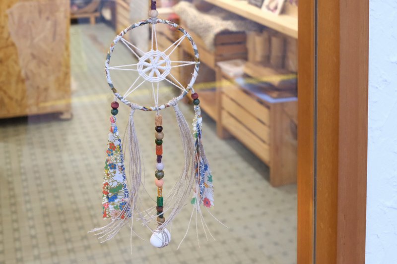 Handmade Dreamcatcher with aroma stone in Japanese style - ของวางตกแต่ง - ผ้าฝ้าย/ผ้าลินิน ขาว