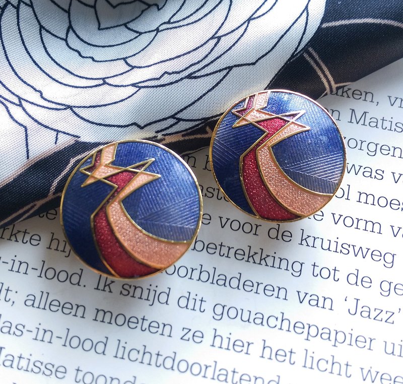 Vintage Jewelry  景泰藍 圓紫底 天堂鳥意象 夾式耳環 - 耳環/耳夾/耳骨夾 - 其他金屬 金色