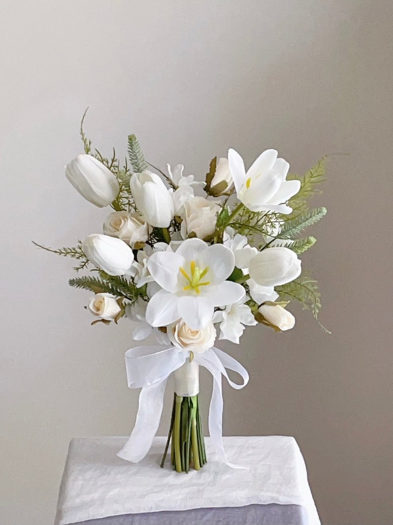 [Artificial flowers] White and green tulip artificial flowers Korean style bouquet - Other - Plastic White