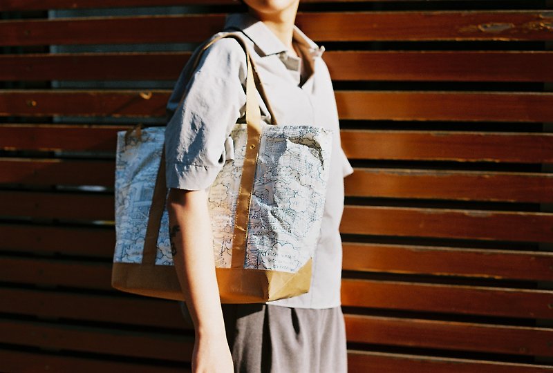 NEW YORK TOTE BAG - Handbags & Totes - Other Man-Made Fibers White