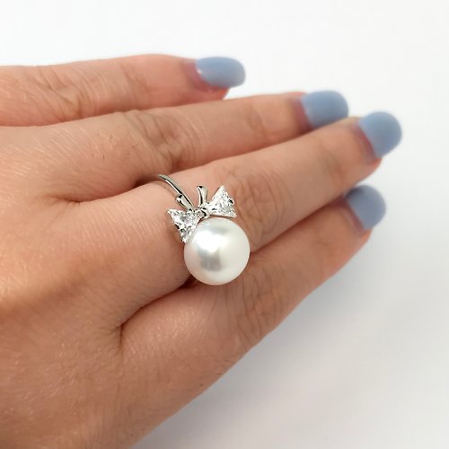 Soulrelle 珍珠館 。高冷蝴蝶結。純白亮麗。天然淡水珍珠戒指。925純銀。尺寸可調
