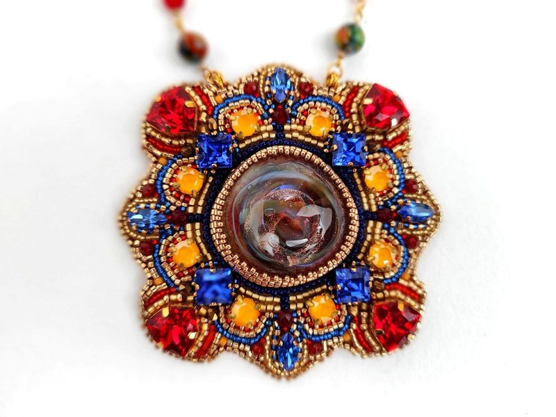 Pendant Mandala embroidered with beads and Swarovski crystals bright size 8 by 8 - สร้อยคอ - คริสตัล หลากหลายสี