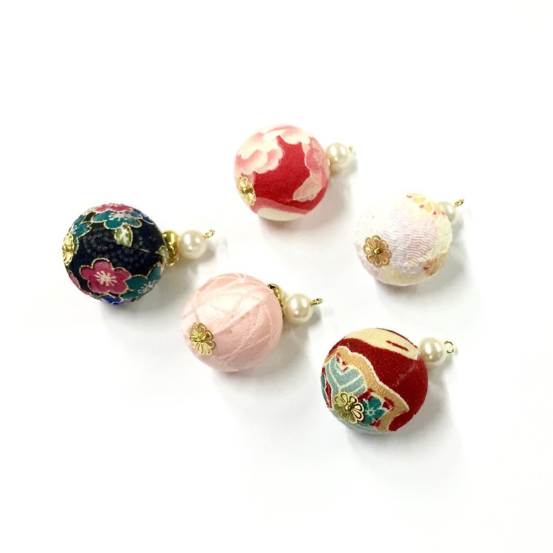 【Sang Sang】【鞠】Happy New Year. Handcuffs. Sprout small ball. pearl. Mobile phone strap. Headphone plug. Japanese style and style. Mink refinement. And cloth small things. - Other - Silk Multicolor
