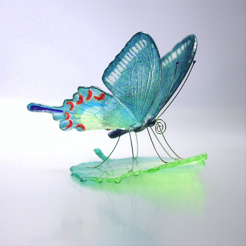 ガラスの蝶 カラスアゲハ on リーフ - 置物 - ガラス グリーン