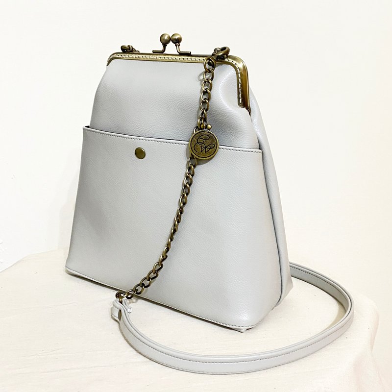 Upright Clasp bag  Crossbody Bag  Pouch- Glacier Gray - กระเป๋าแมสเซนเจอร์ - ไฟเบอร์อื่นๆ สีเทา