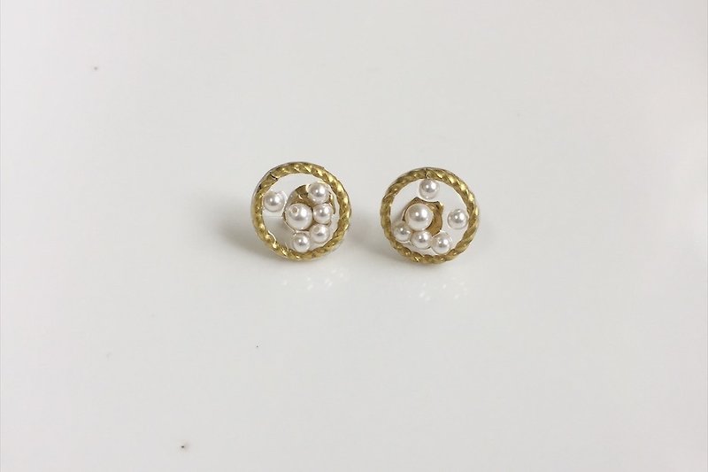 Judy Garland Porcelain Garden Pearl Brass Shape Earrings - Earrings & Clip-ons - Other Metals Gold