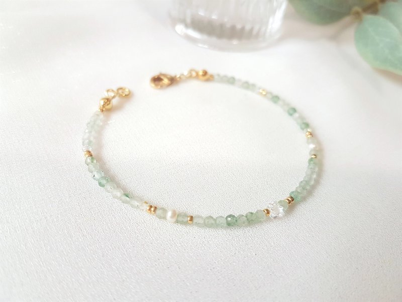 Musen‧ Green Strawberry Crystal Pearl Crystal Thin Bracelet May Birthstone - Bracelets - Crystal Green