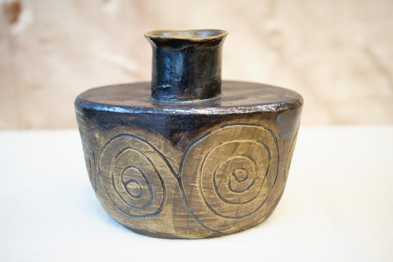 手捏陶 渦紋之心 窄口花器 花瓶 Ø4.5cm - 擺飾/家飾品 - 陶 咖啡色