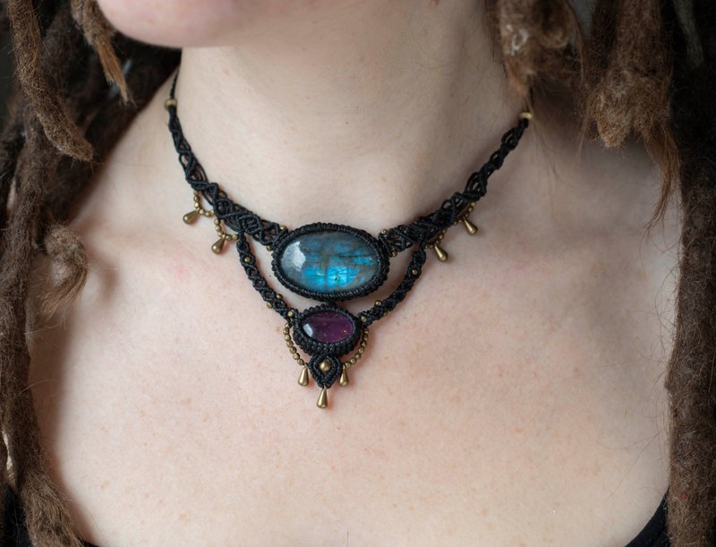 Black labradorite and amethyst necklace, macrame jewelry - 項鍊 - 寶石 黑色