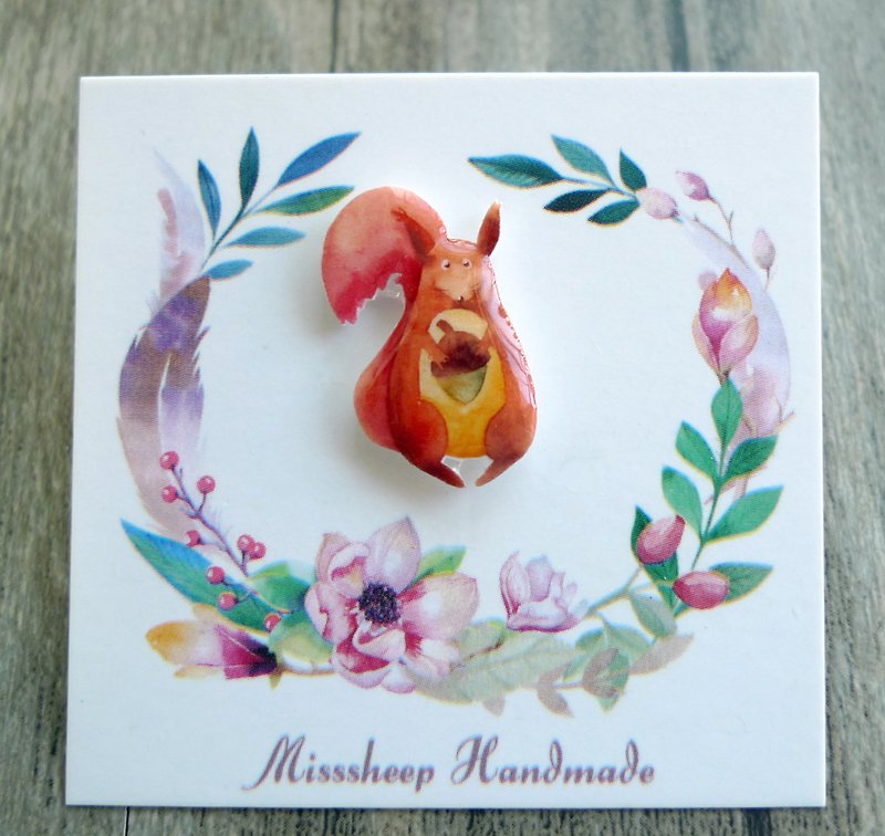 Misssheep-[U50-抱著果子的松鼠] 水彩手繪風格 可愛松鼠 手作耳環 (耳針 / 可轉透明耳夾) [單隻] - 耳環/耳夾 - 塑膠 
