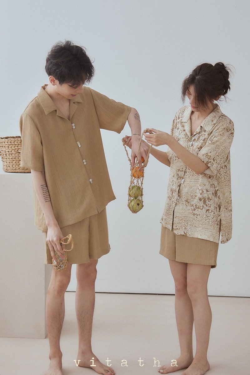 花色/咖色 2色  夏威夷度假短袖襯衫松緊腰中褲套裝 男女情侶同款 - 女襯衫 - 其他人造纖維 咖啡色