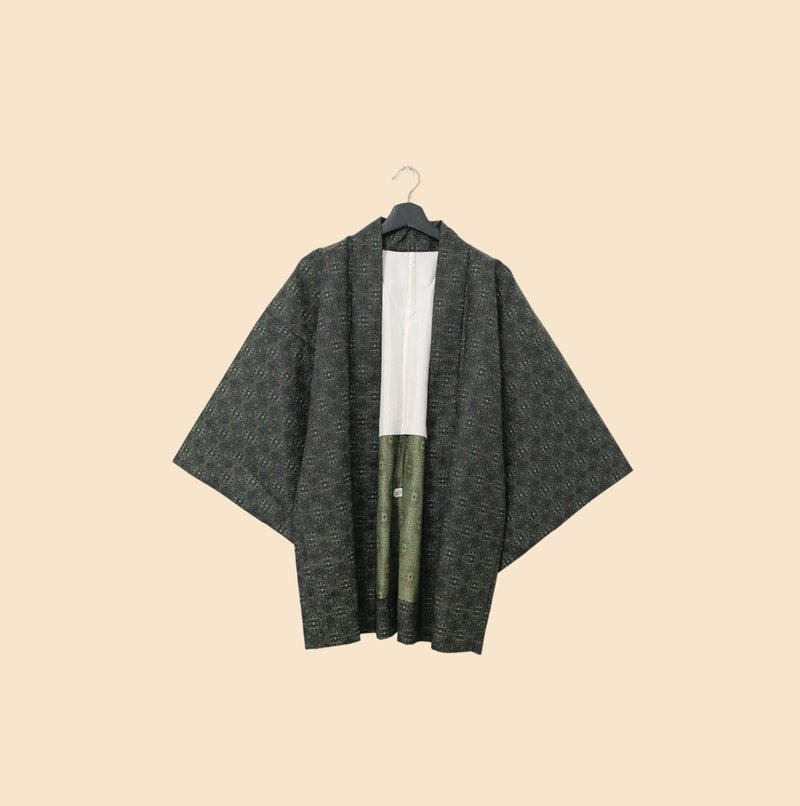 Back to Green-日本帶回羽織  橄欖灰綠 細緻圖 /vintage kimono - 女大衣/外套 - 絲．絹 