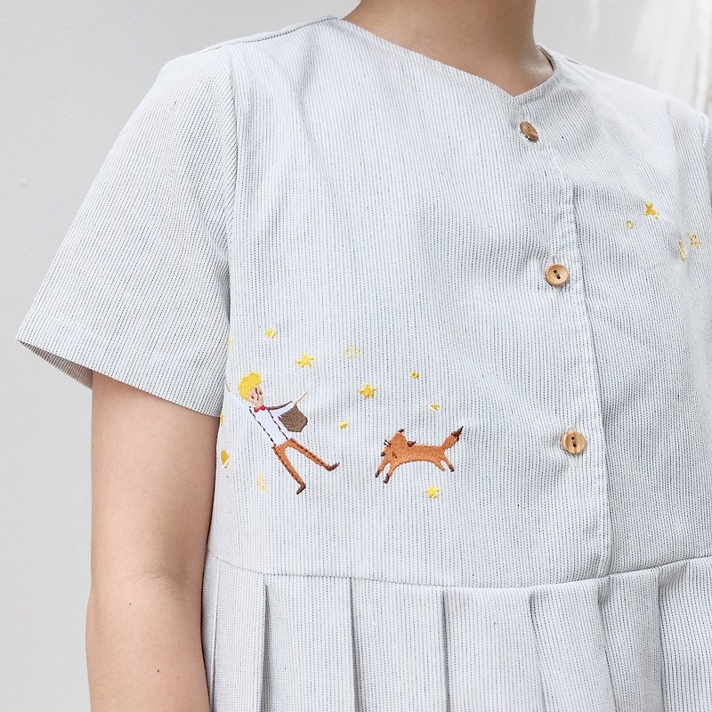Mumu Dress ( Little Prince Story) : White Color - ชุดเดรส - ผ้าฝ้าย/ผ้าลินิน ขาว