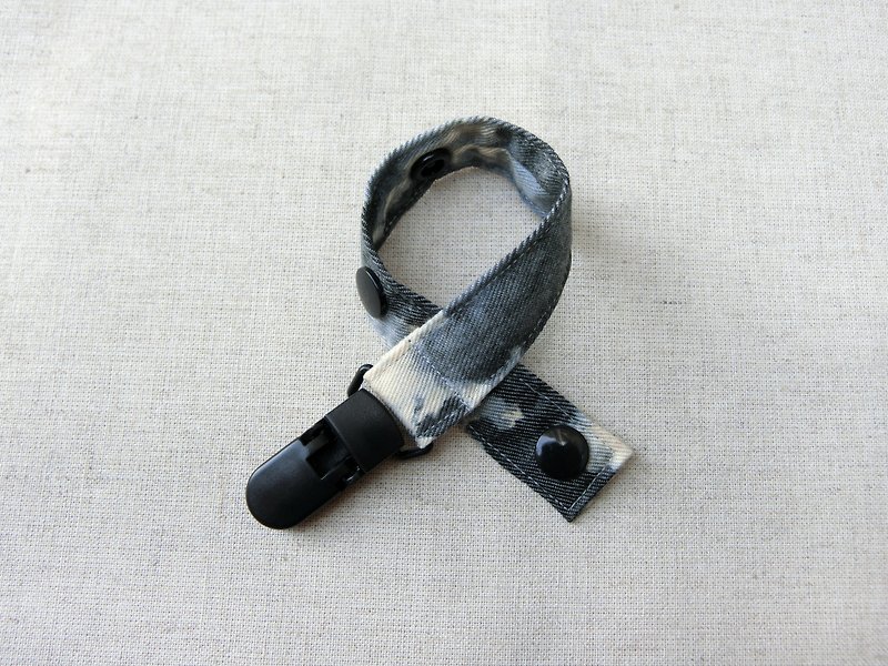 Rendering-Clip-on pacifier chain / toy belt - ผ้ากันเปื้อน - วัสดุอื่นๆ สีดำ