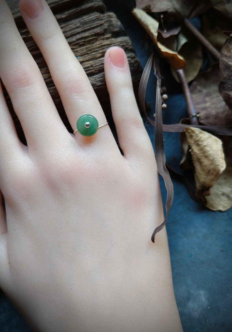 ore design natural Burmese safety buckle jadeite 9*2mm Silver ring - สร้อยข้อมือ - เครื่องเพชรพลอย สีเขียว