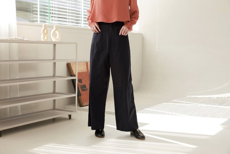 最美的時刻寬口輕薄長腿褲-夏夜的風 - 女裝闊腳褲/長褲 - 聚酯纖維 黑色