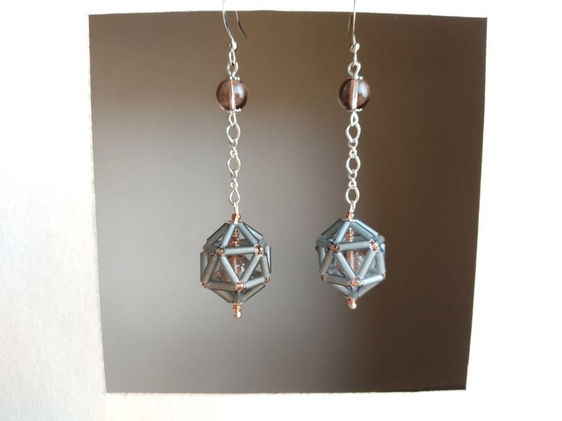 Gray long earrings beaded dangle voluminous light drop - 耳環/耳夾/耳骨夾 - 玻璃 灰色