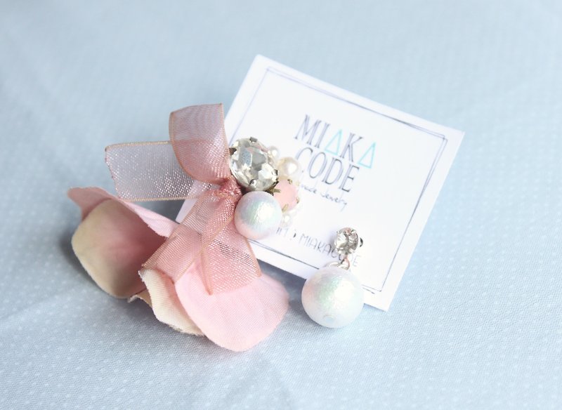 Hand-beaded Cotton pearls Jewelry with (Peach pink)Floral Earrings/Ear-clips - Earrings & Clip-ons - Plants & Flowers Pink