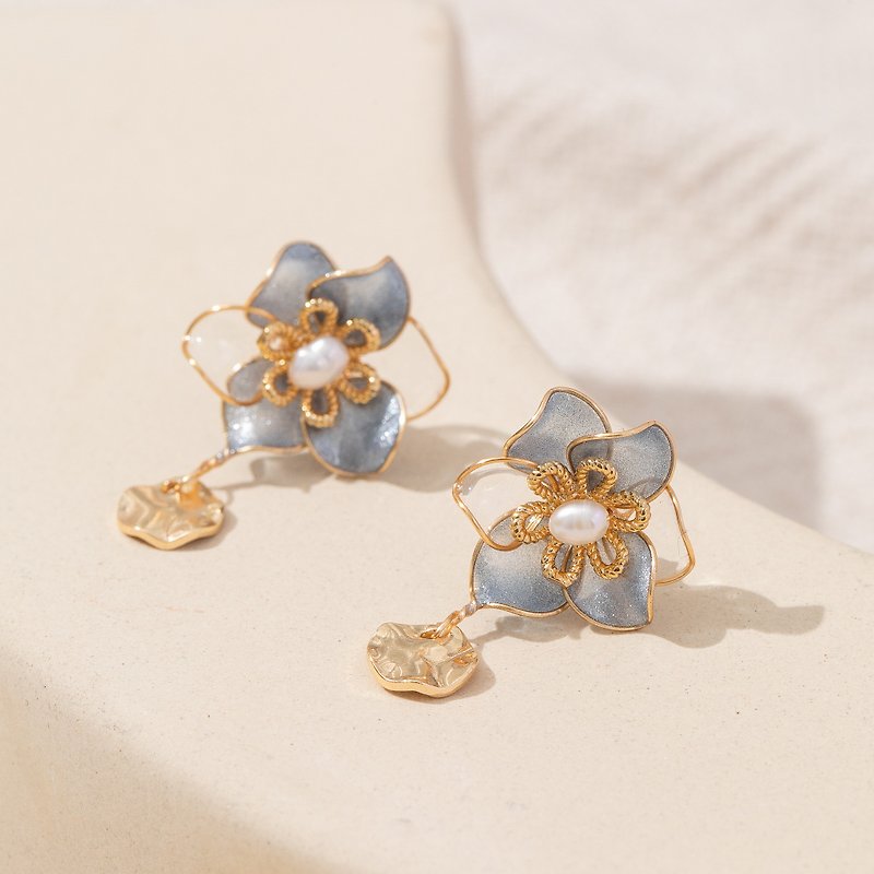 Resin Earrings & Clip-ons Blue - [Streamer-Sky Blue] Earrings | Crystal Flower Jewelry