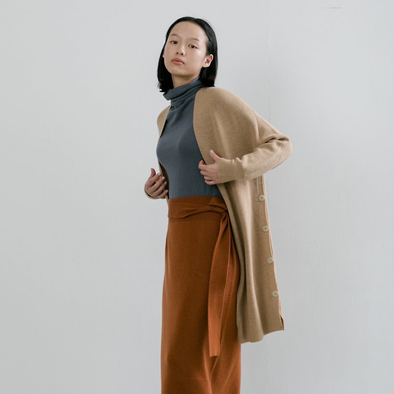 V-neck Merino blouse - Women's Casual & Functional Jackets - Wool Khaki