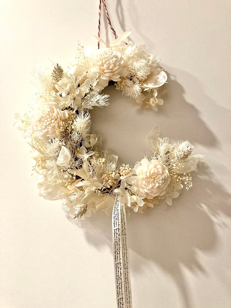 White C-shaped eternal wreath, birthday gift, housewarming gift, floral gift, hanging ornament - ตกแต่งผนัง - พืช/ดอกไม้ ขาว