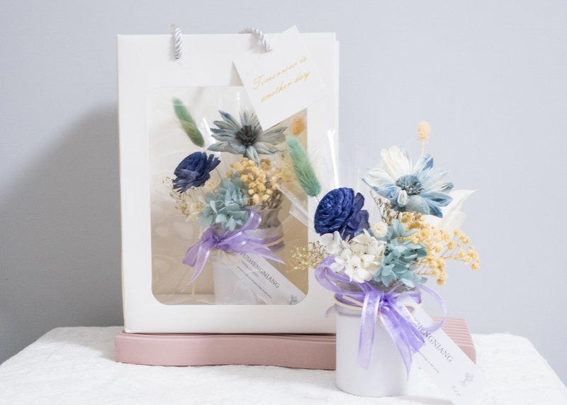 Blue dry flower small table flower exchange gift birthday Christmas Valentine's Day - Dried Flowers & Bouquets - Plants & Flowers Blue