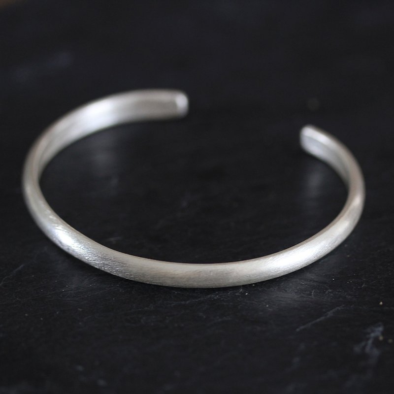 Half-round silver wire profile simple silver open bangle (B0064) - 手鍊/手鐲 - 銀 銀色