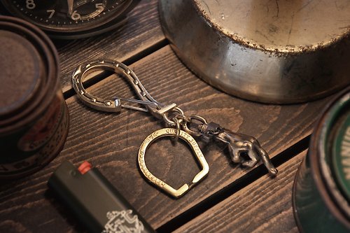 METALIZE PRODUCTIONS 【METALIZE】馬蹄大鉤鑰匙圈 - FxxK黃銅中指吊飾