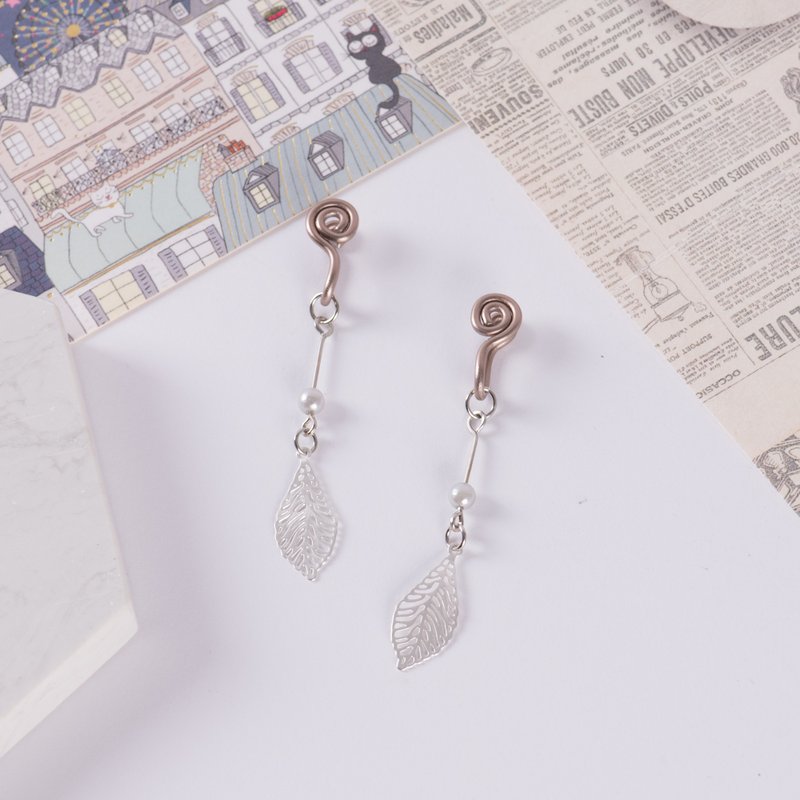 Elegant Leaflet Painless Clip-On/ Fog Silver Long Pendant - ต่างหู - โลหะ 