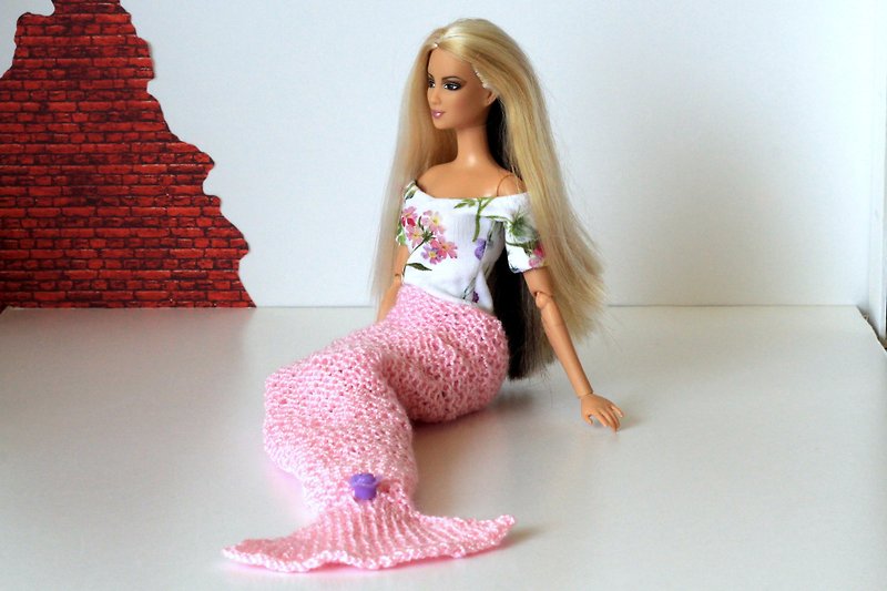 Knitted mermaid tail blanket for dolls, miniature dollhouse plaid 1:6 scale pink - Kids' Toys - Other Materials Pink