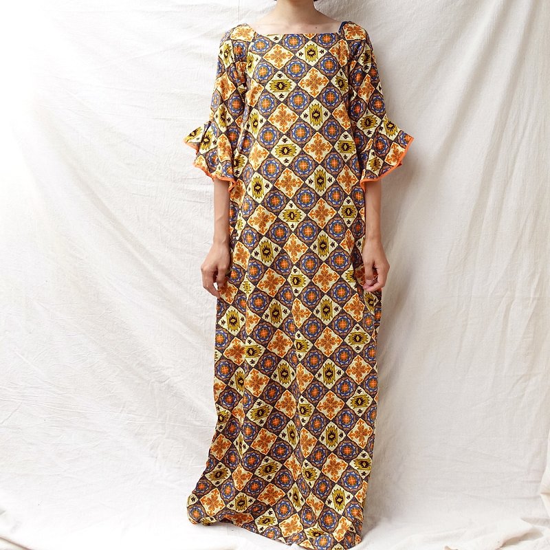 BajuTua / Vintage / African Totem Long Dress - ชุดเดรส - ผ้าฝ้าย/ผ้าลินิน สีส้ม