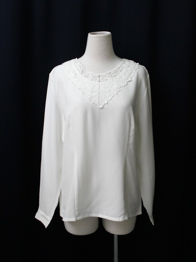 【RE0916T210】 early autumn Japanese retro lace large round neck white ancient shirt - Women's Shirts - Polyester White