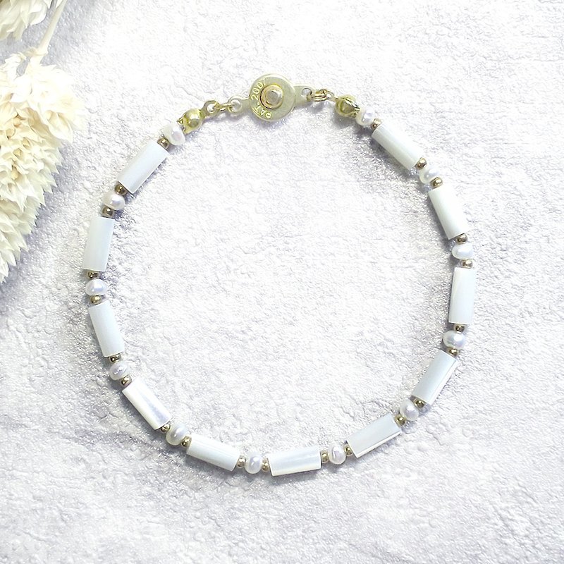 VIIART. Snow mountain. Shell Pearl Bronze Bracelet | Natural Stone Christmas Gift Basic - Bracelets - Pearl White