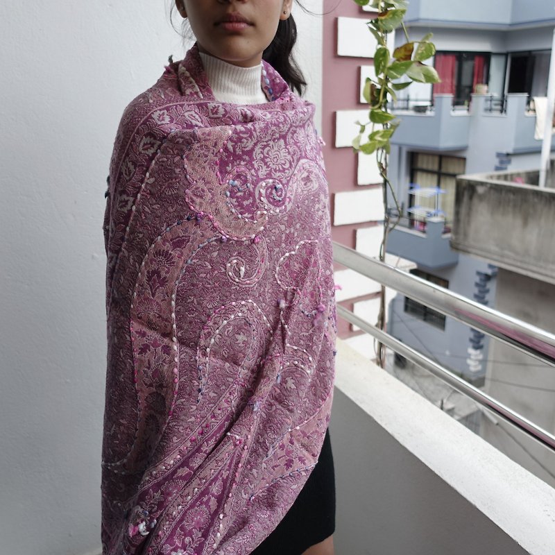 Hand Embroidery・Boiled Wool Shawls・Home Tapestries - ผ้าพันคอถัก - ขนแกะ สึชมพู