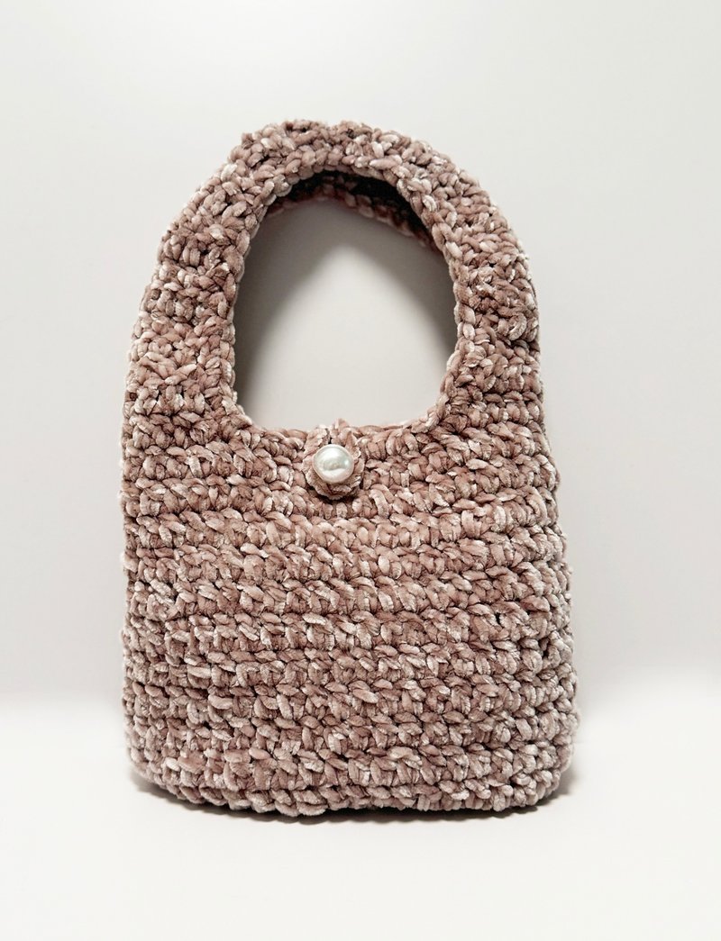 Crochet velvet yarn  shoulder bag - กระเป๋าถือ - วัสดุอื่นๆ สีนำ้ตาล