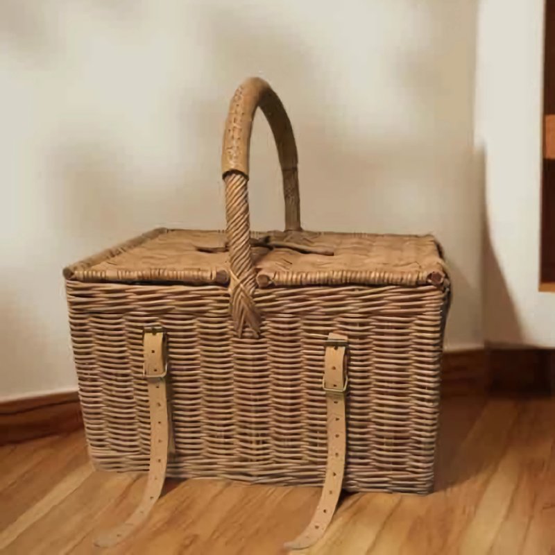 Rectangular Picnic Basket with Leather Handle & Blanket Straps. Wedding gift - 露營用品 - 環保材質 