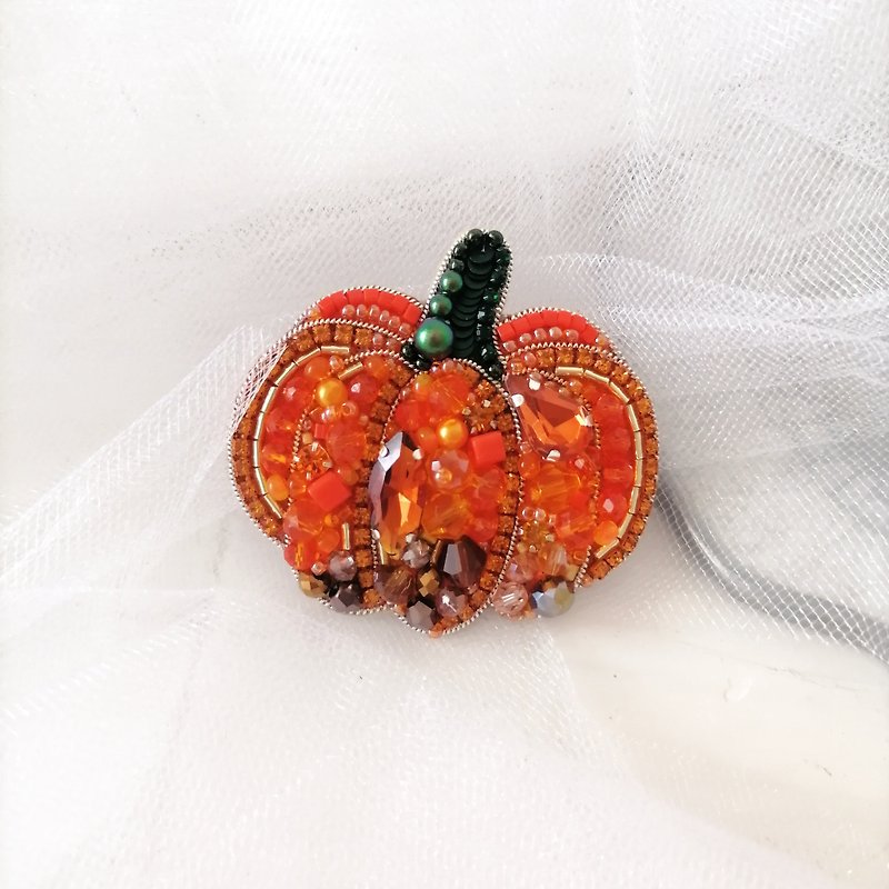 Pumpkin brooch, pumpkin pin, vegetable brooch, halloween gift, halloween gift - เข็มกลัด - วัสดุอื่นๆ สีส้ม