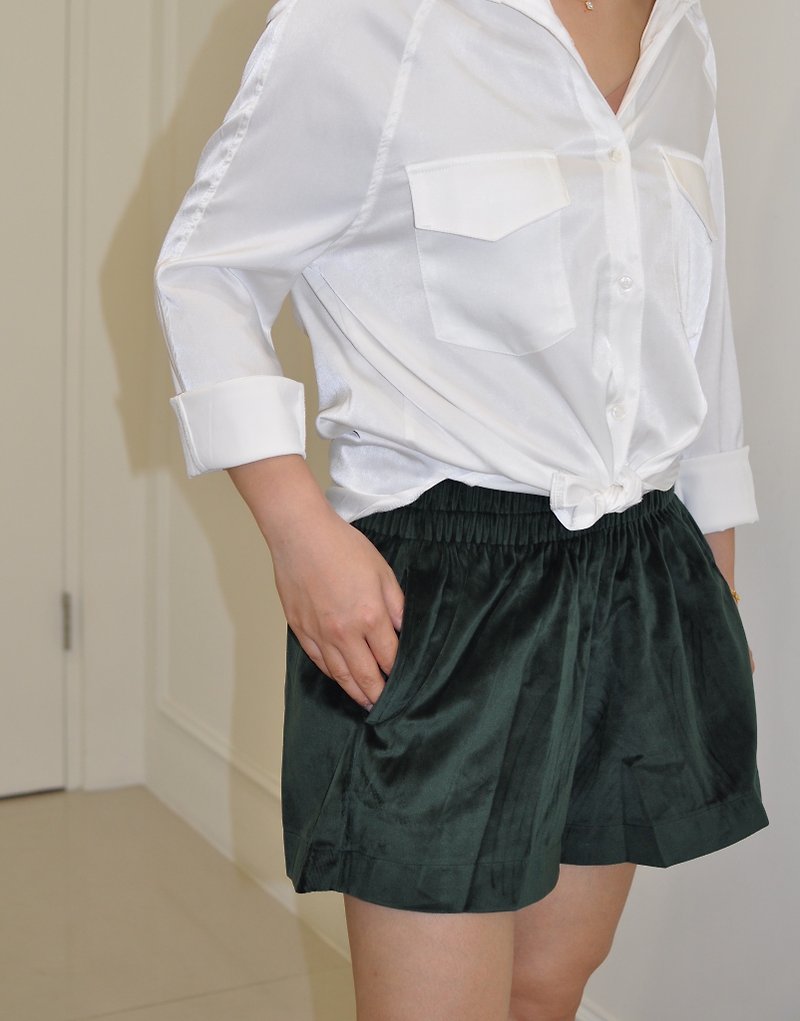 Flat 135 X Taiwan designer series suede fabric texture casual shorts brick red dark green - Women's Shorts - Polyester Green