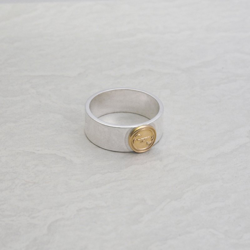 925 silver ring with 18k gold Anviology logo tag - แหวนทั่วไป - โลหะ สีทอง