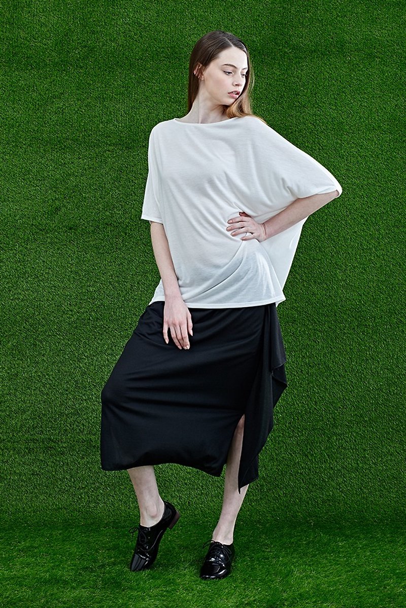 [Seasonal sale] White arc three-dimensional knitted top - เสื้อยืดผู้หญิง - วัสดุอื่นๆ ขาว